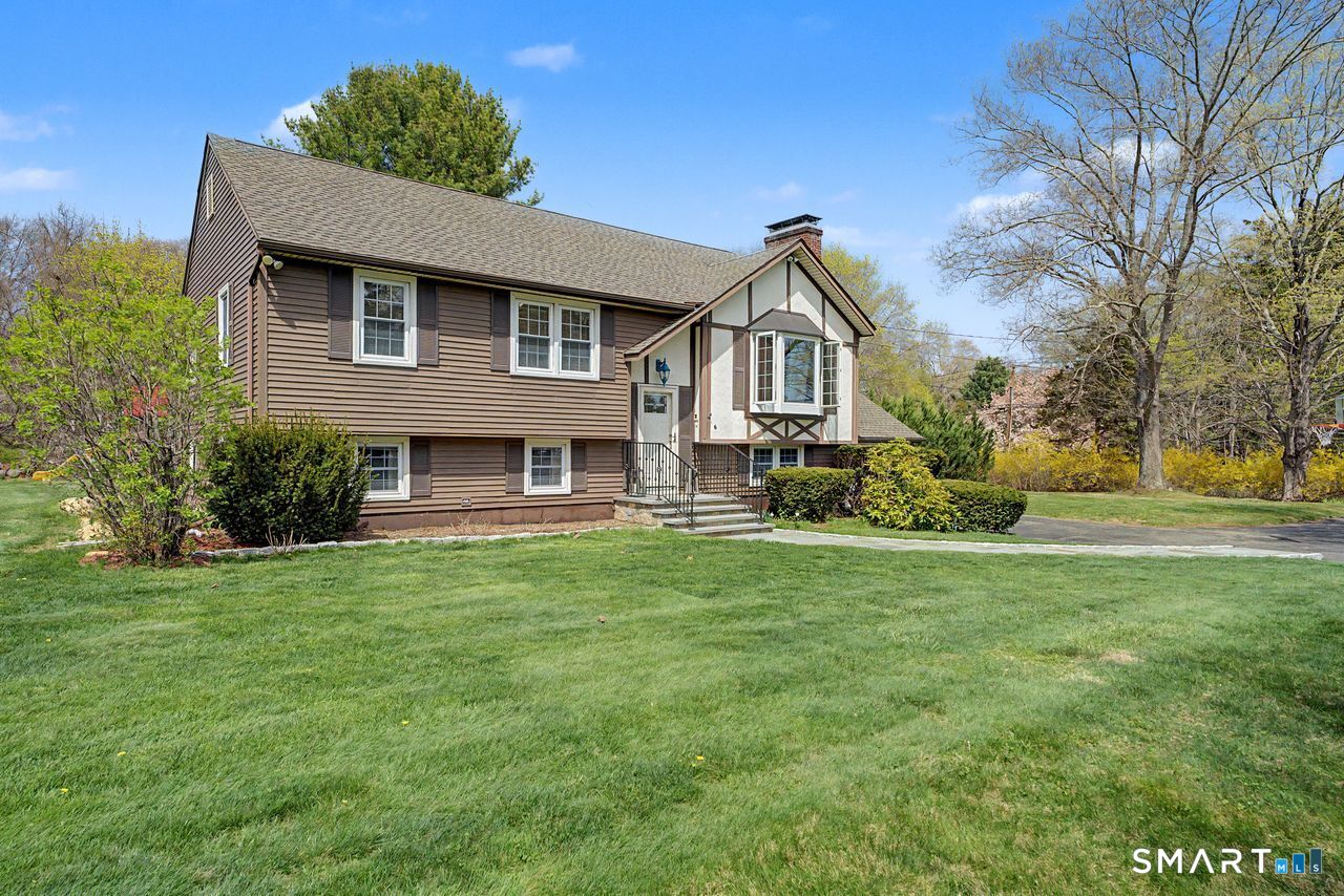 6 Yankee Peddler Path Madison CT 06443