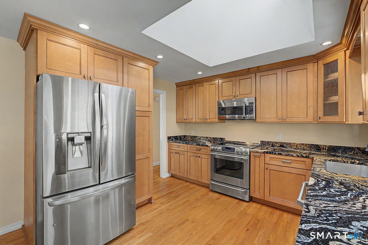 6 Yankee Peddler Path Madison CT 06443