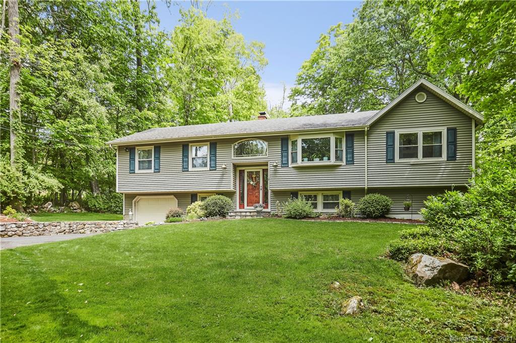 2 Perri Hill Drive New Fairfield CT 06812
