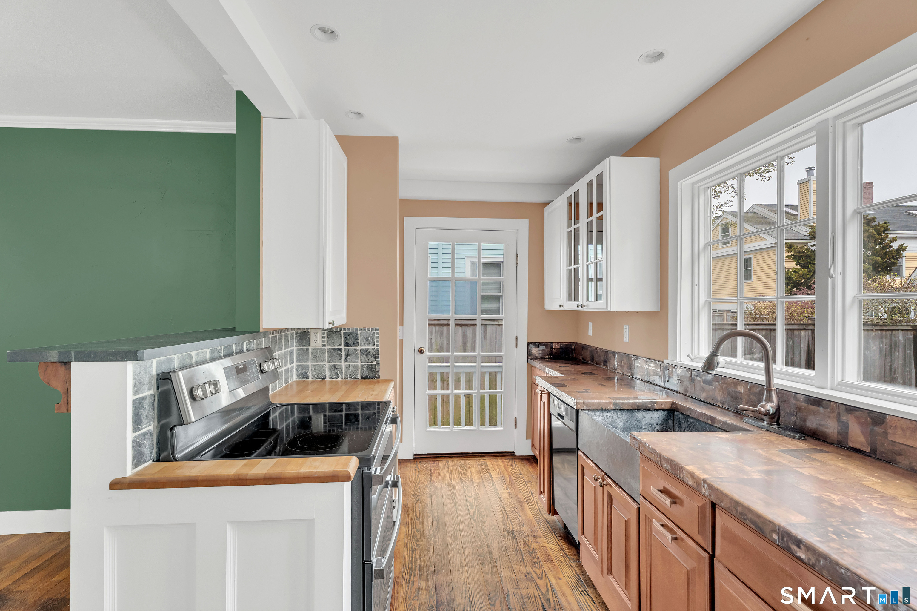 10 Trumbull Street Stonington CT 06378