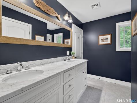 178 Great Neck Road Waterford CT 06385