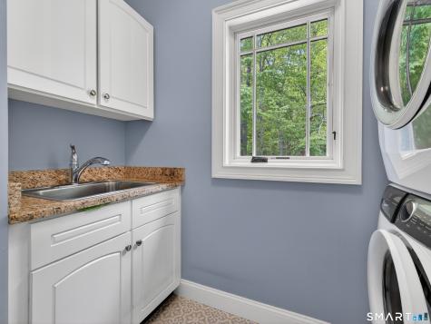 178 Great Neck Road Waterford CT 06385
