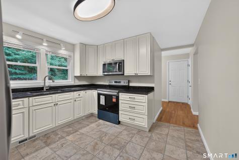 11 Glover Avenue Old Lyme CT 06371