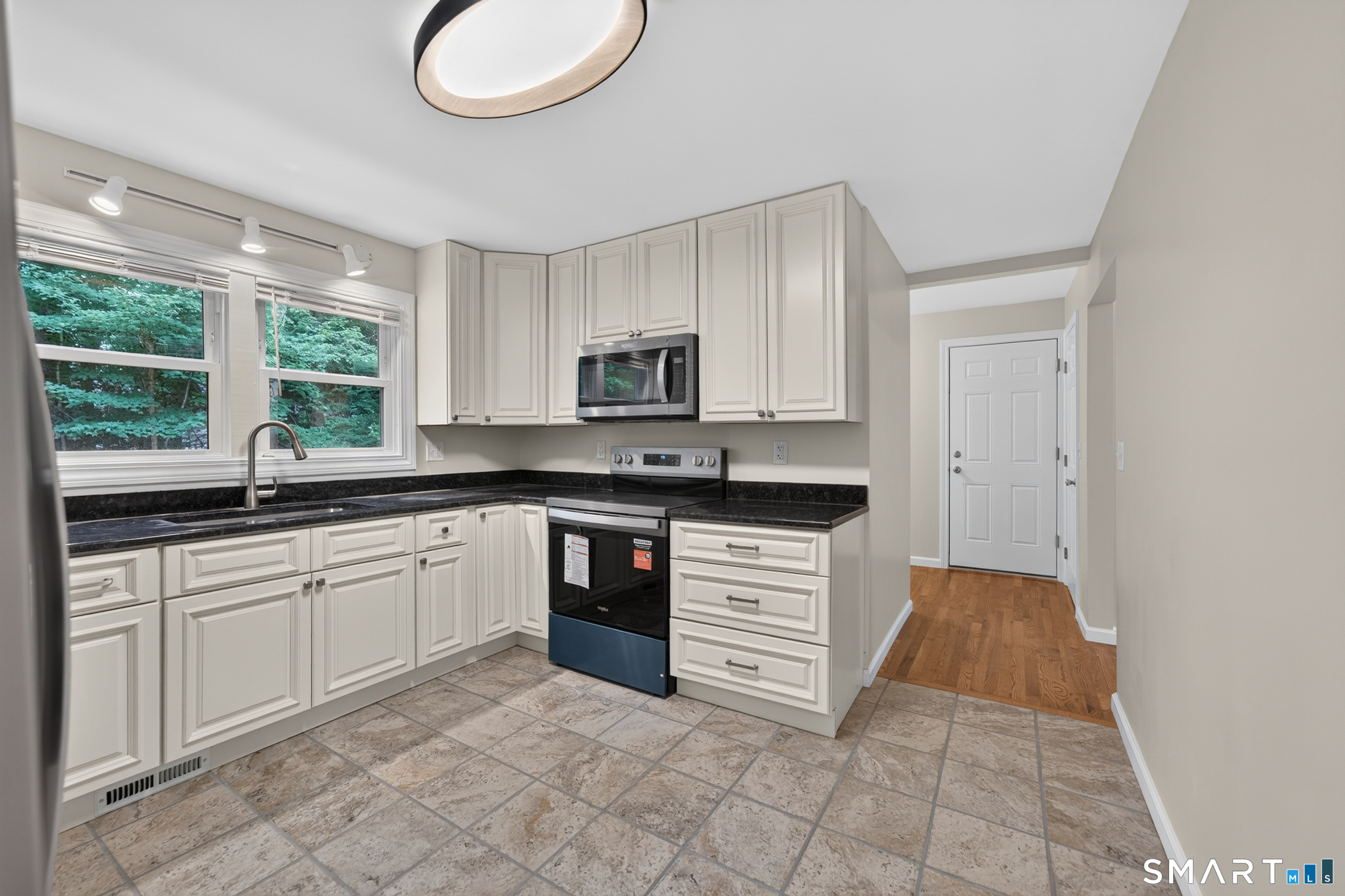 11 Glover Avenue Old Lyme CT 06371