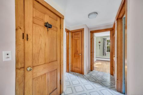 833 East Street Middletown CT 06457