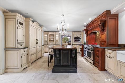 83 Long Lots Road New Canaan CT 06840