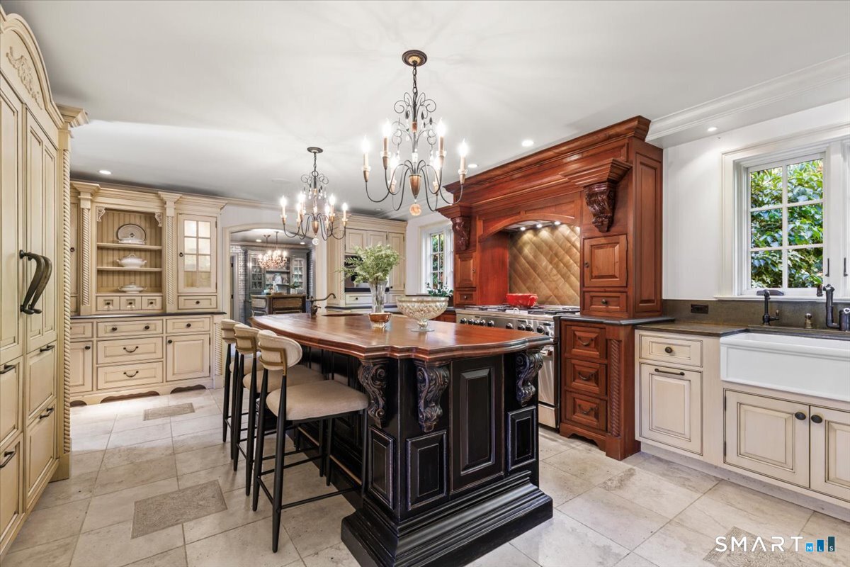 83 Long Lots Road New Canaan CT 06840