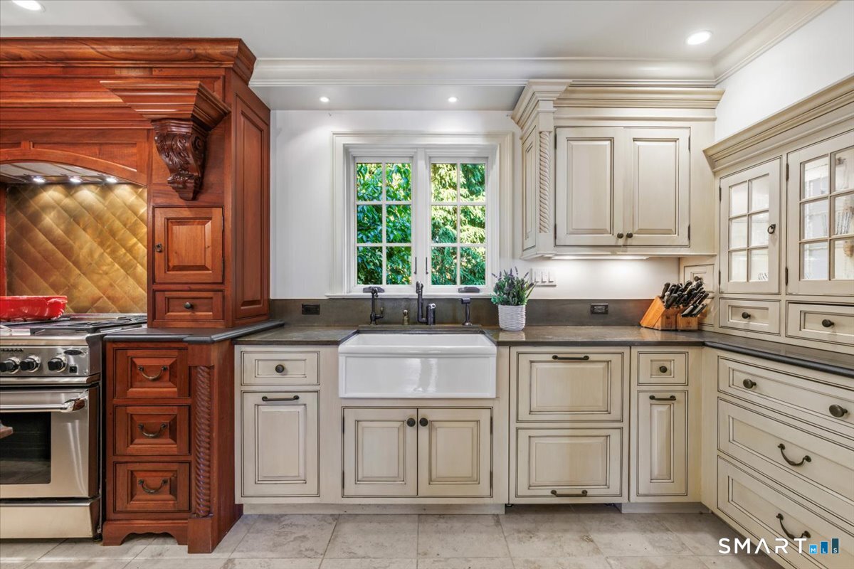 83 Long Lots Road New Canaan CT 06840