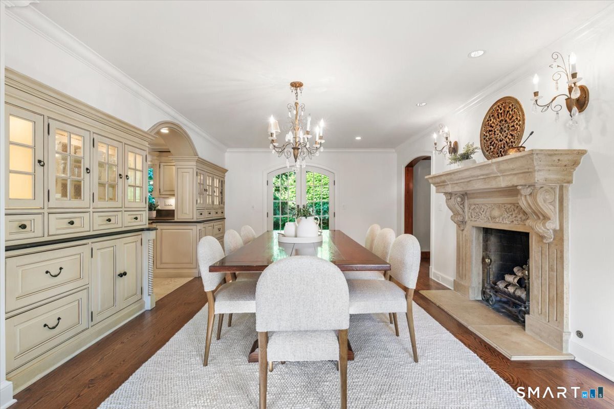 83 Long Lots Road New Canaan CT 06840