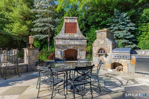 83 Long Lots Road New Canaan CT 06840