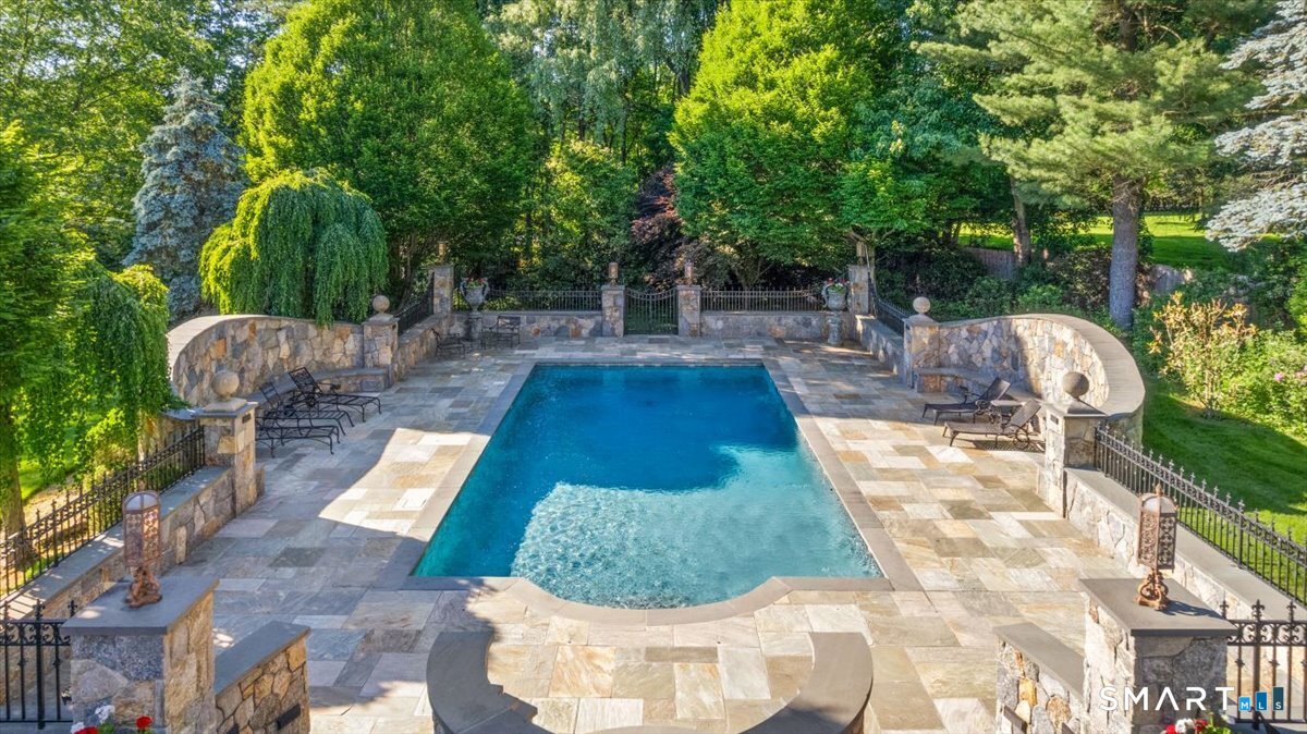 83 Long Lots Road New Canaan CT 06840