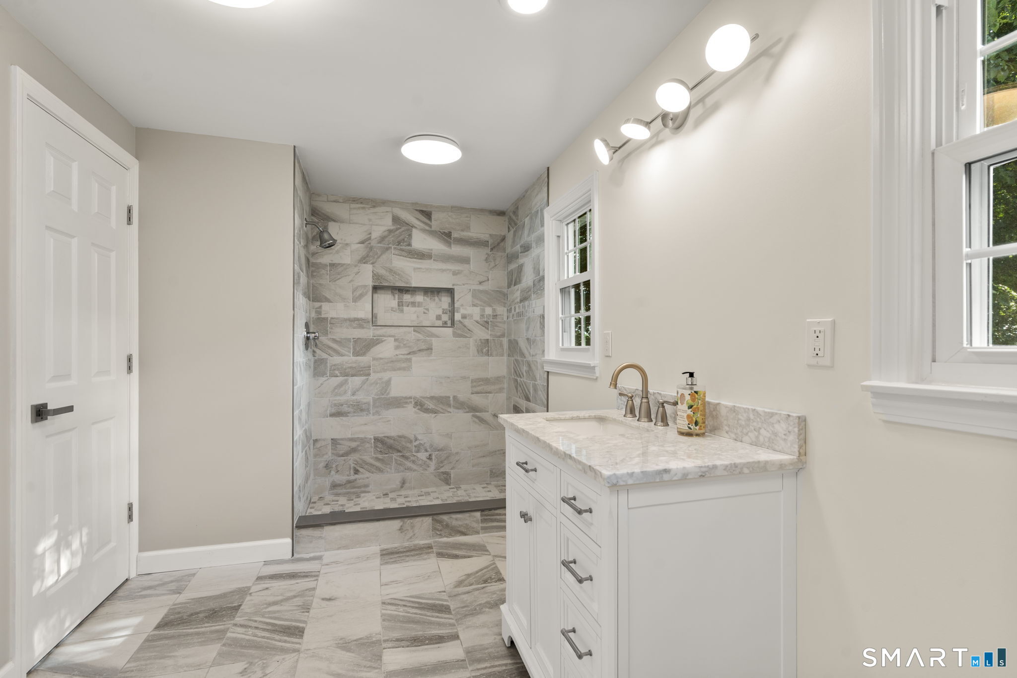 180 South Stone Street Suffield CT 06093