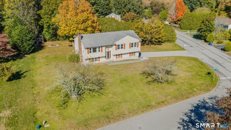 2 Wallace Street Waterford CT 06385