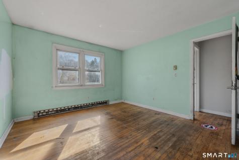 2 Wallace Street Waterford CT 06385