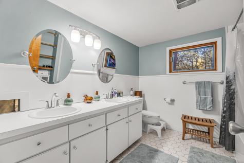 4 Old Gate Lane Newtown CT 06470