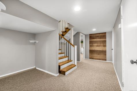 4 Old Gate Lane Newtown CT 06470