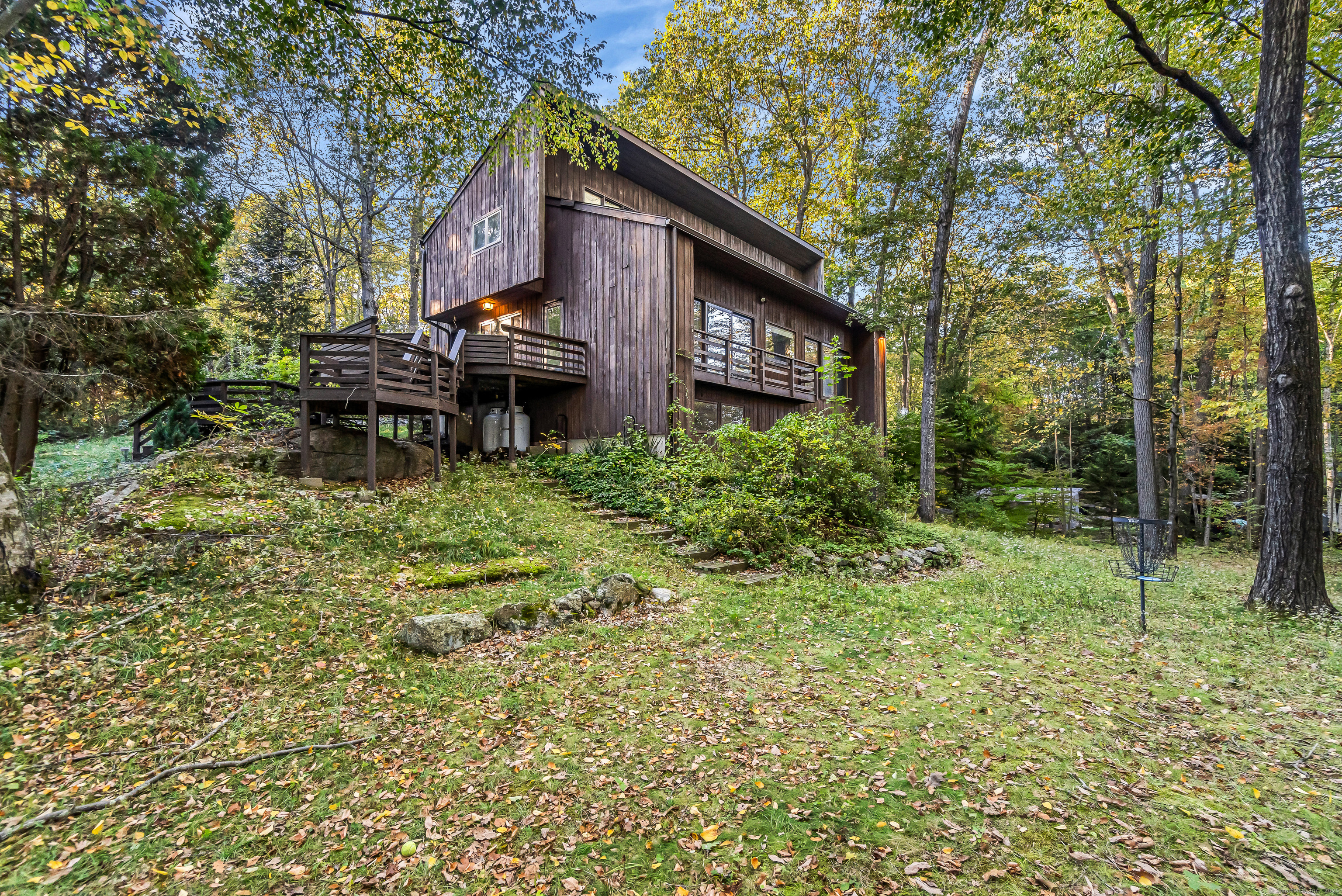 4 Old Gate Lane Newtown CT 06470