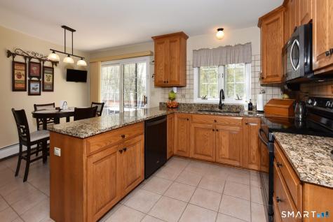 31 North Maple Street East Hampton CT 06424