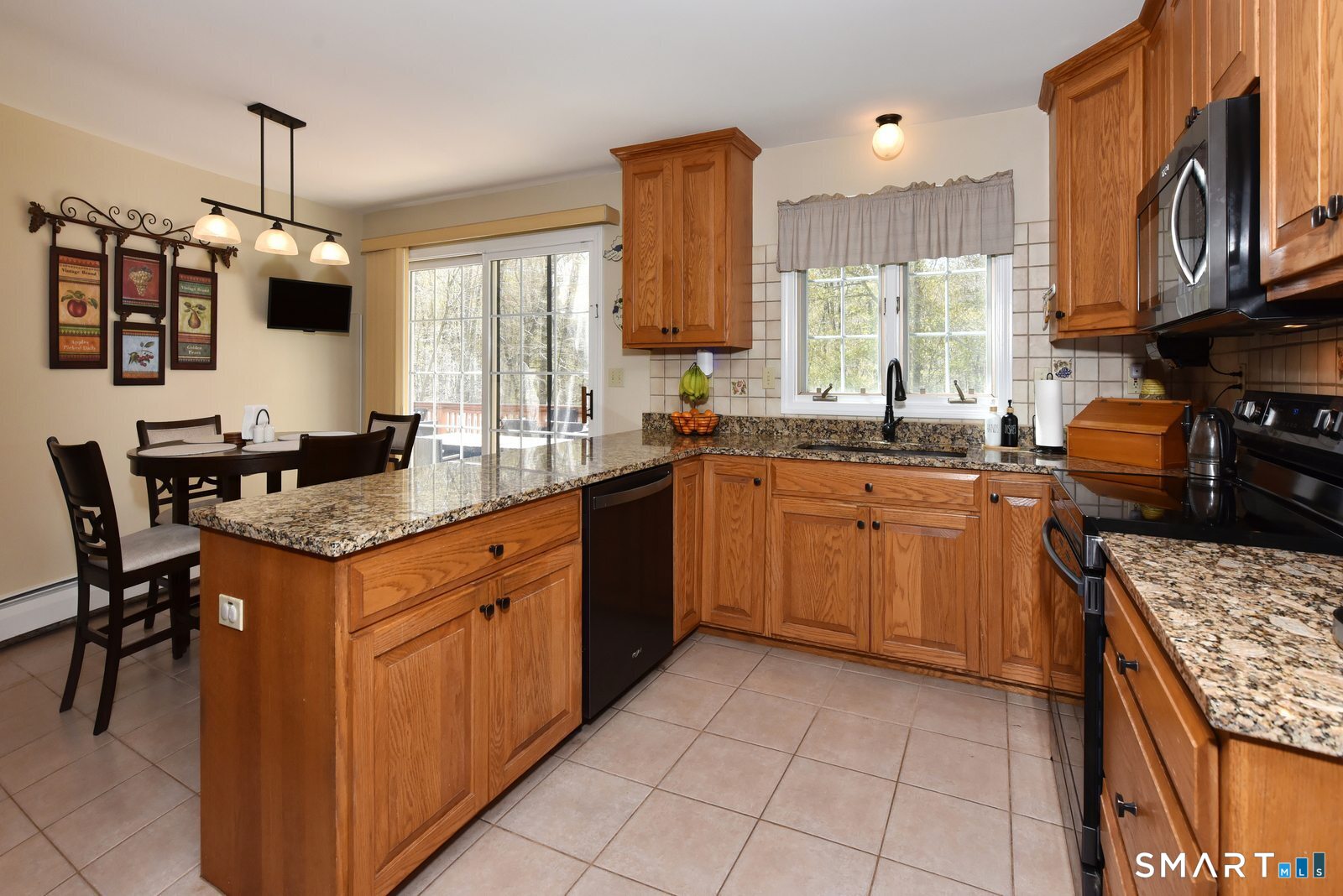 31 North Maple Street East Hampton CT 06424