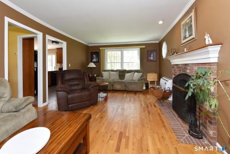 31 North Maple Street East Hampton CT 06424