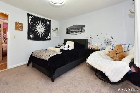 31 North Maple Street East Hampton CT 06424