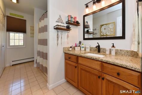 31 North Maple Street East Hampton CT 06424