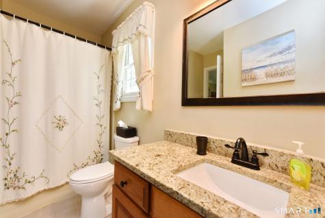 31 North Maple Street East Hampton CT 06424