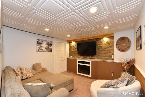 31 North Maple Street East Hampton CT 06424