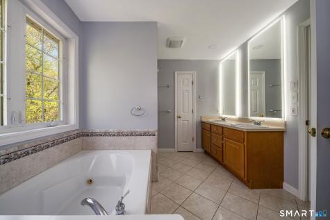 11 White Oak Lane Waterford CT 06375