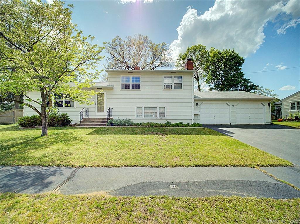 42 Manomet Avenue North Haven CT 06473
