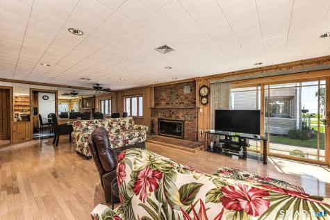 13 Crescent Bluff Avenue Branford CT 06405