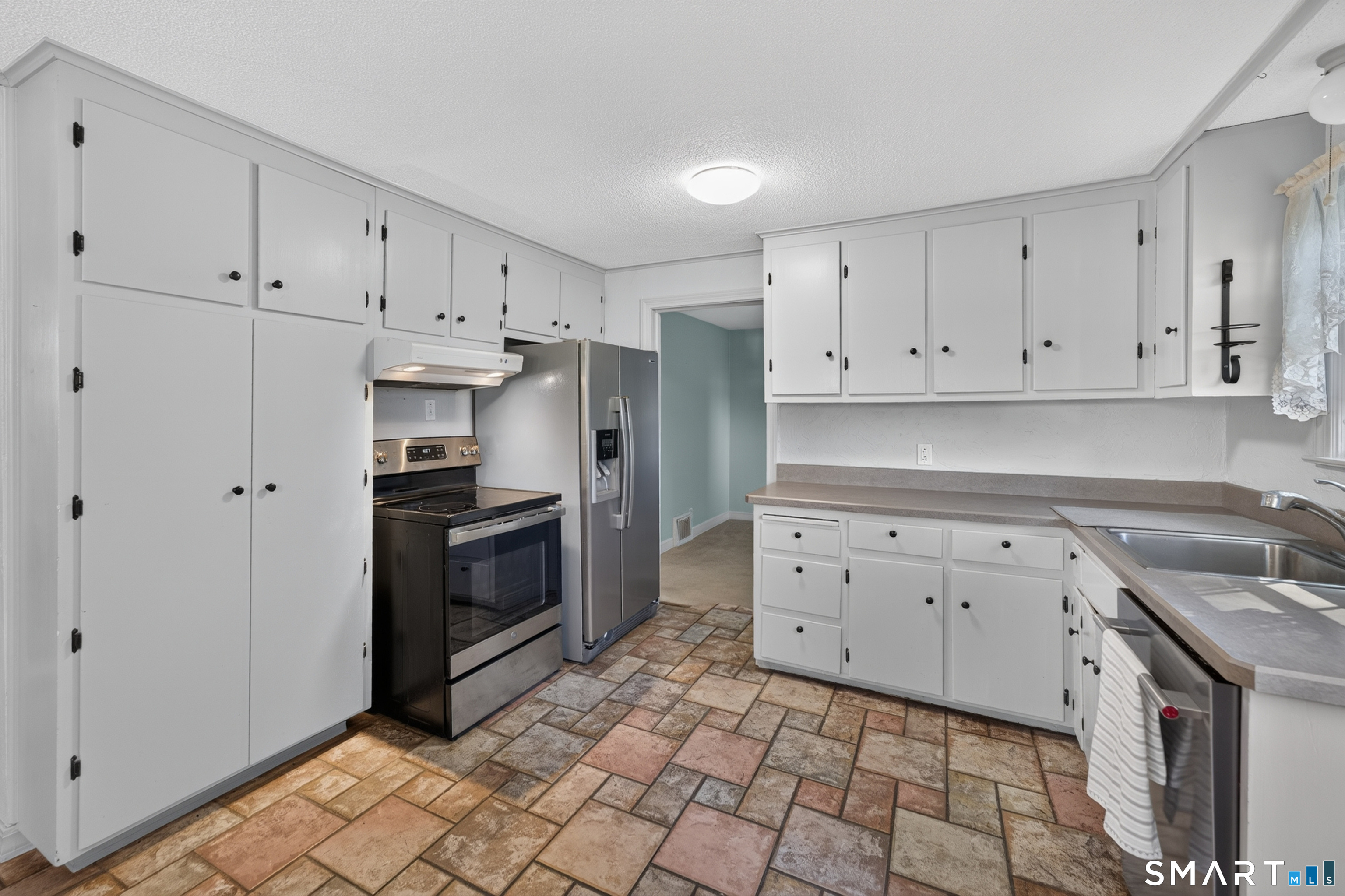 95 Pilgrim Road Bristol CT 06010