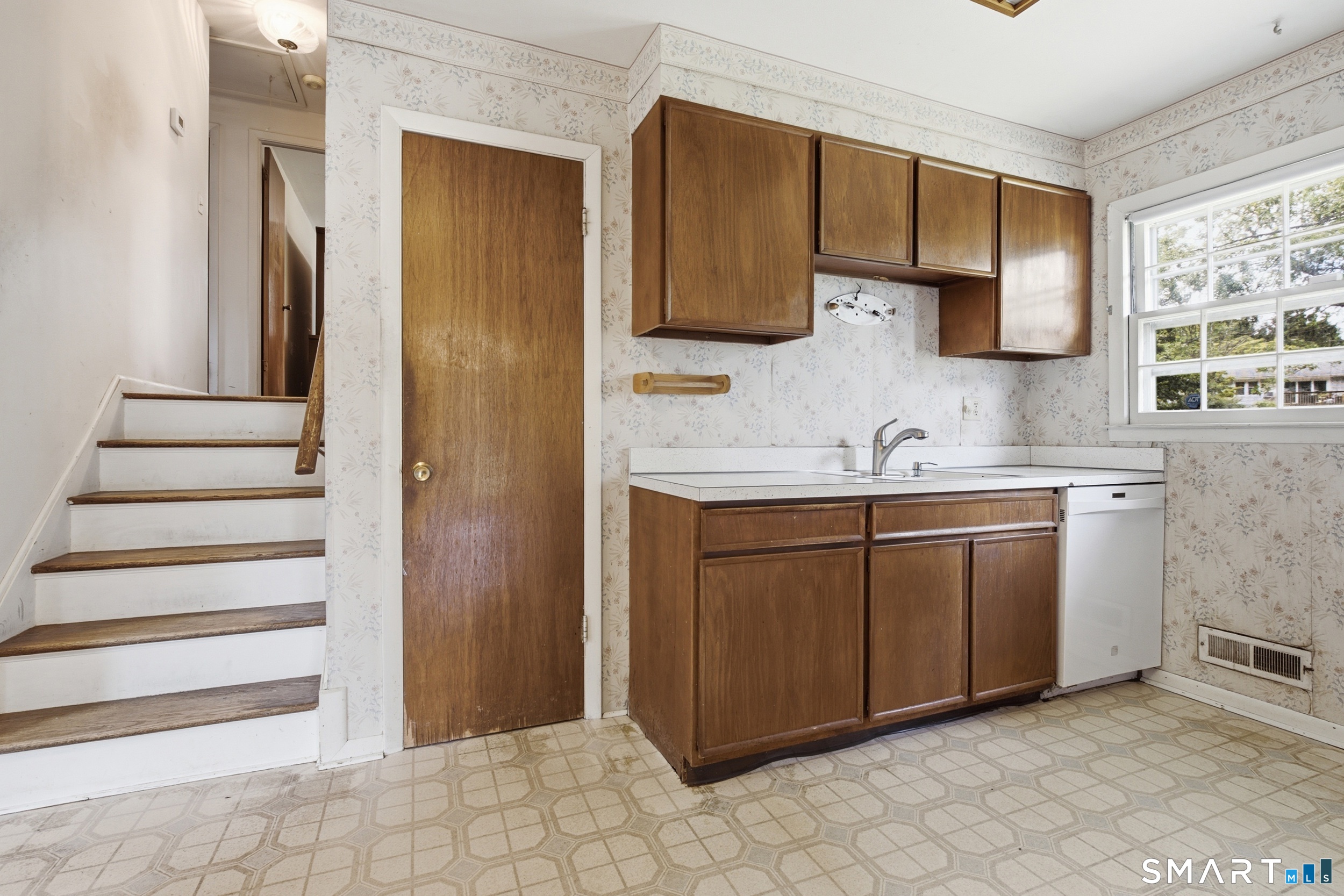 16 Floral Lane Trumbull CT 06611