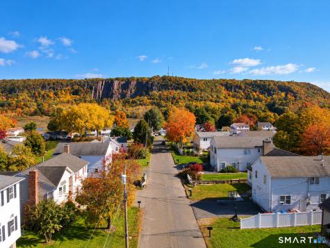 9 Lawrence Street Woodbridge CT 06525
