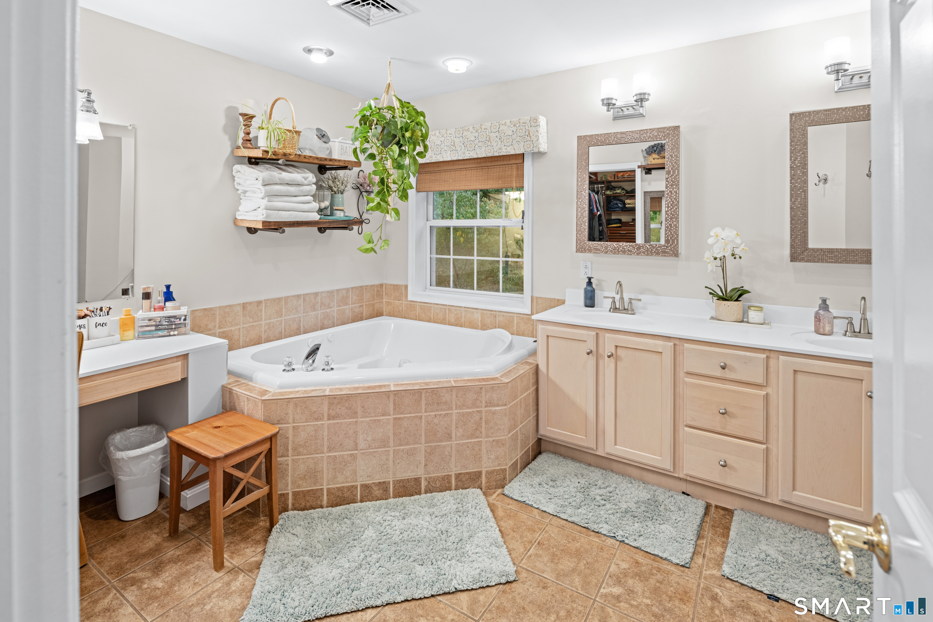 10 White Oak Lane Waterford CT 06375