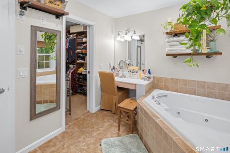 10 White Oak Lane Waterford CT 06375