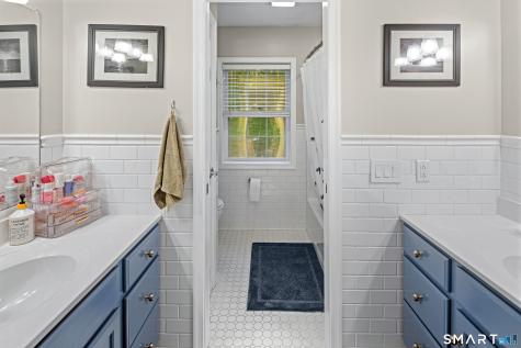 10 White Oak Lane Waterford CT 06375