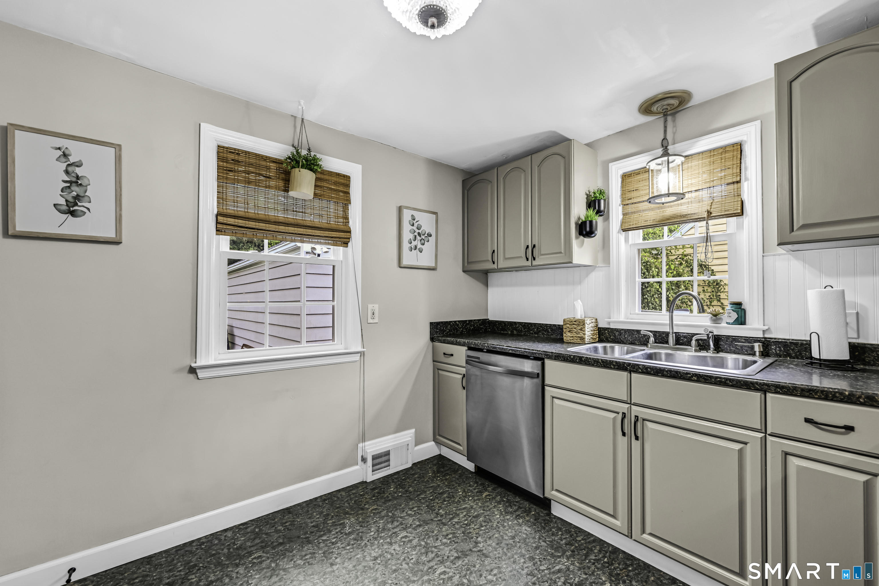33 Edgemere Avenue West Hartford CT 06110