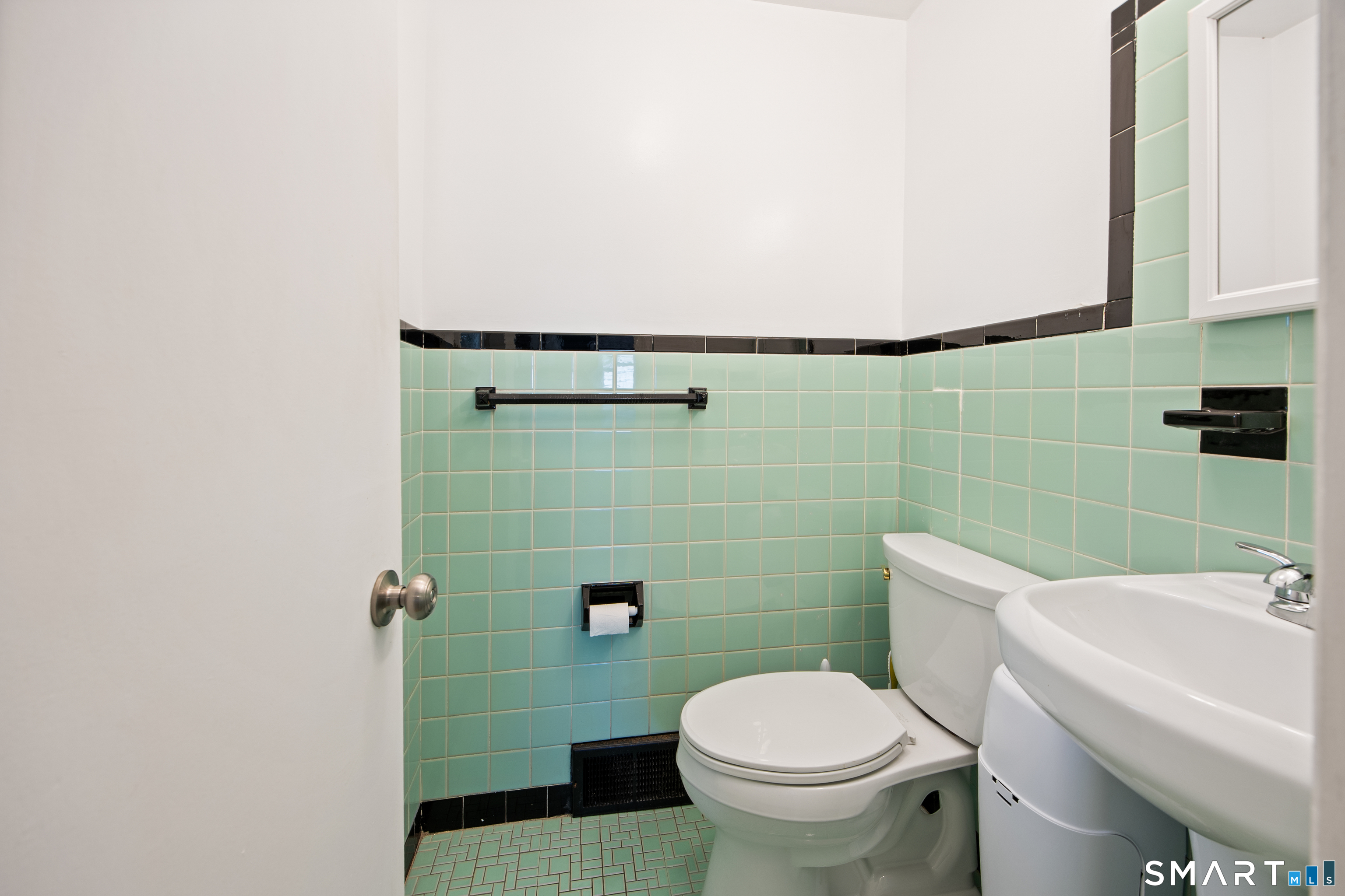39 Grove Road North Haven CT 06473