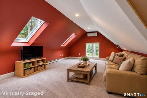 10 Whitman Pond Road Simsbury CT 06070