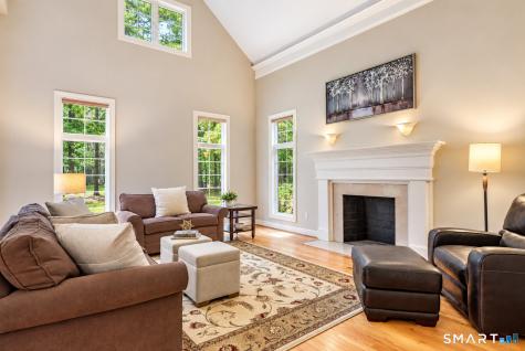 10 Whitman Pond Road Simsbury CT 06070