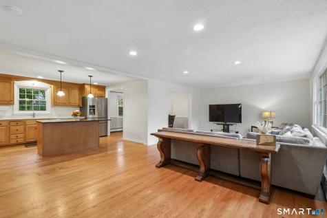 1 Horseshoe Circle Simsbury CT 06070