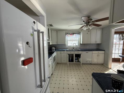 98 1ST Street Suffield CT 06078