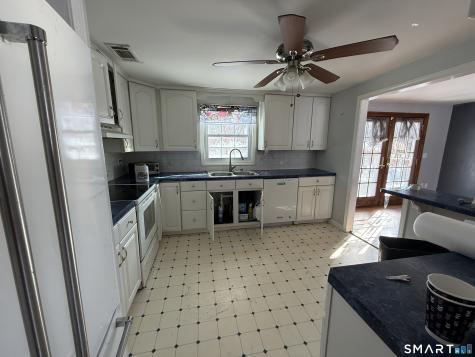 98 1ST Street Suffield CT 06078