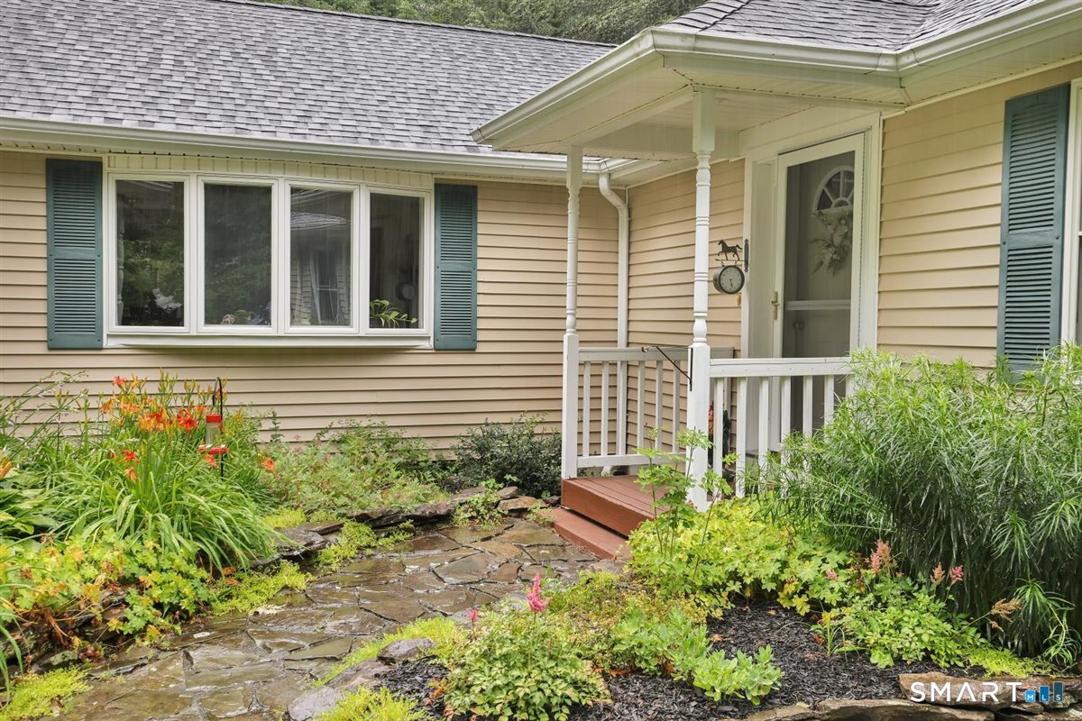 11 Brookside Court East Hampton CT 06424