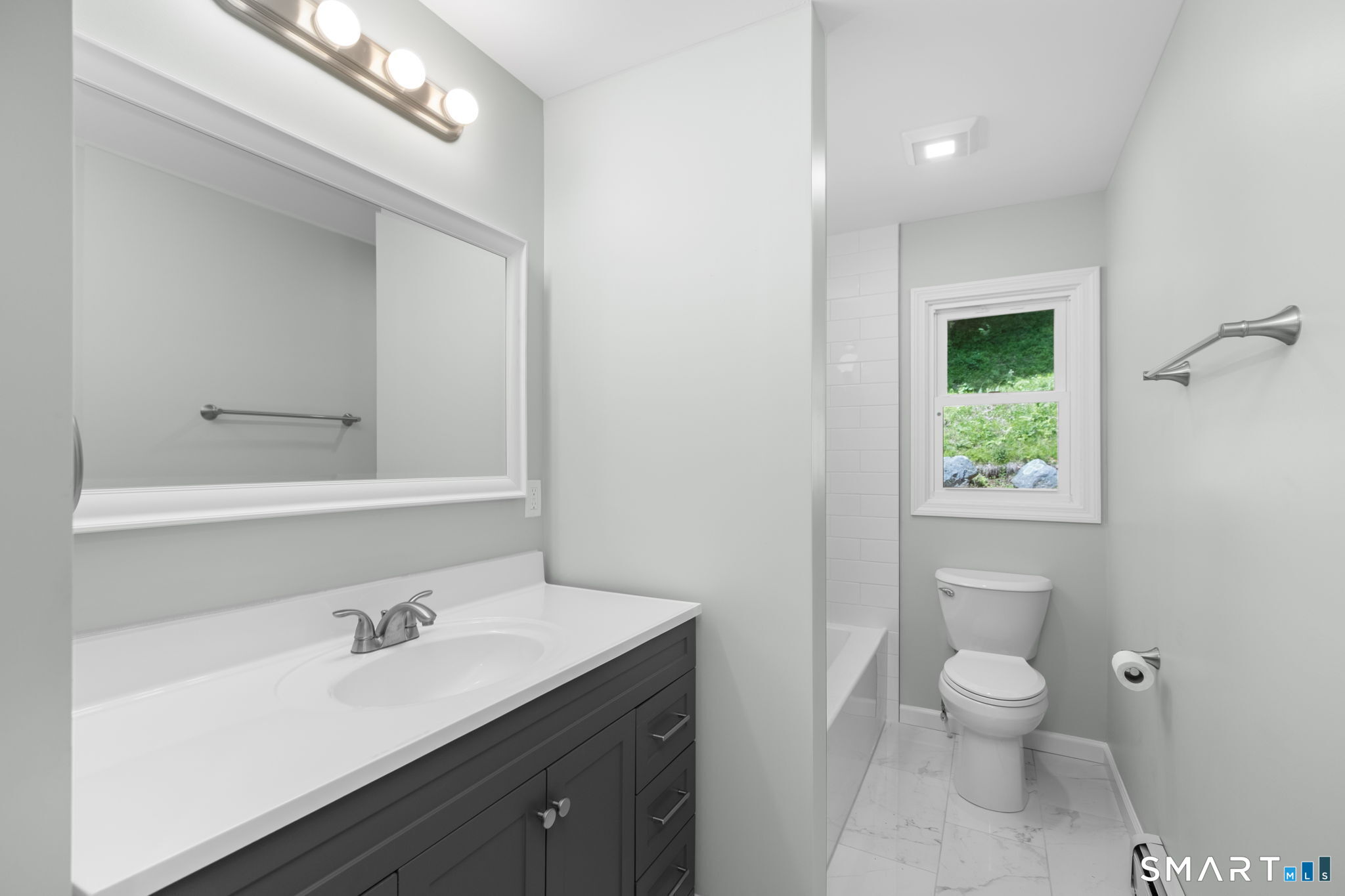 2 Oakwood Drive New Fairfield CT 06812