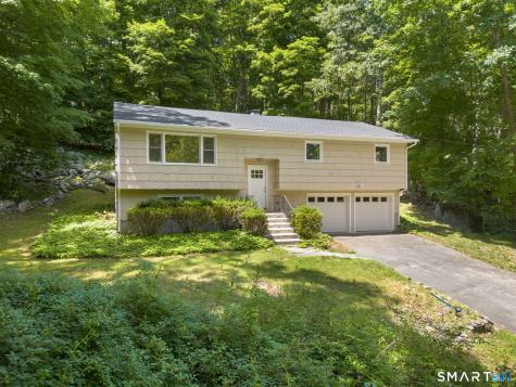 2 Oakwood Drive New Fairfield CT 06812
