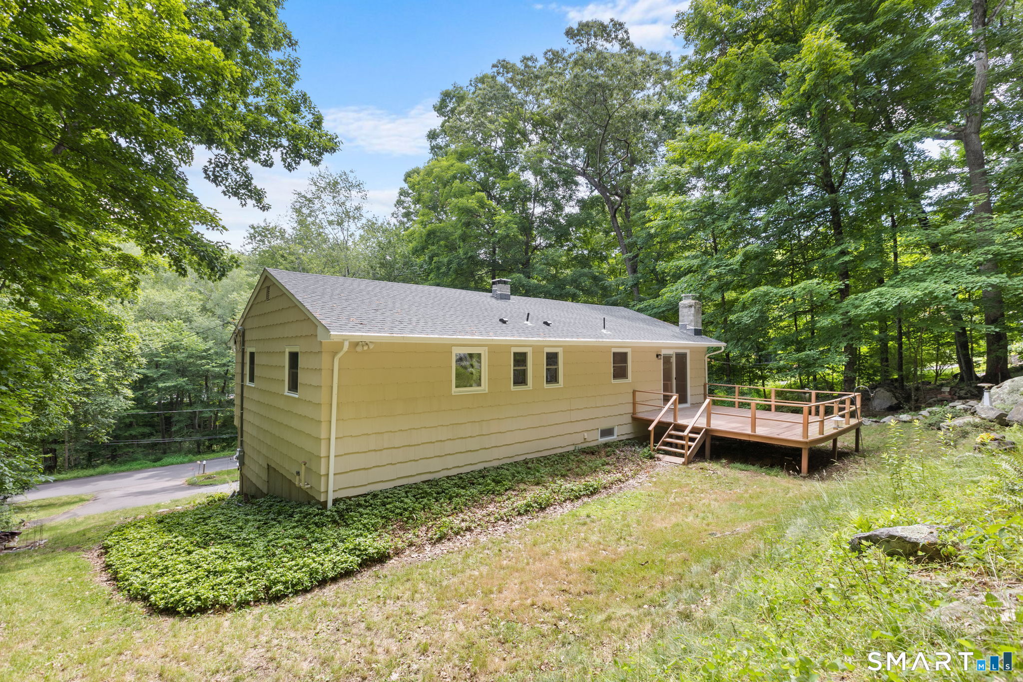 2 Oakwood Drive New Fairfield CT 06812