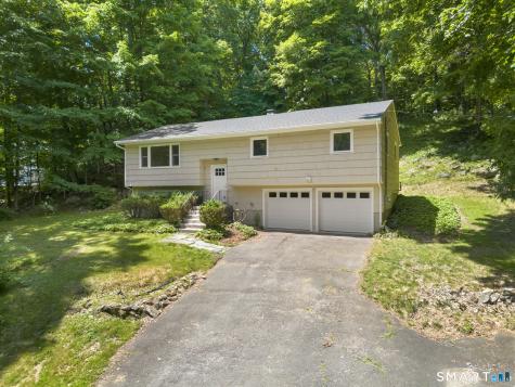 2 Oakwood Drive New Fairfield CT 06812