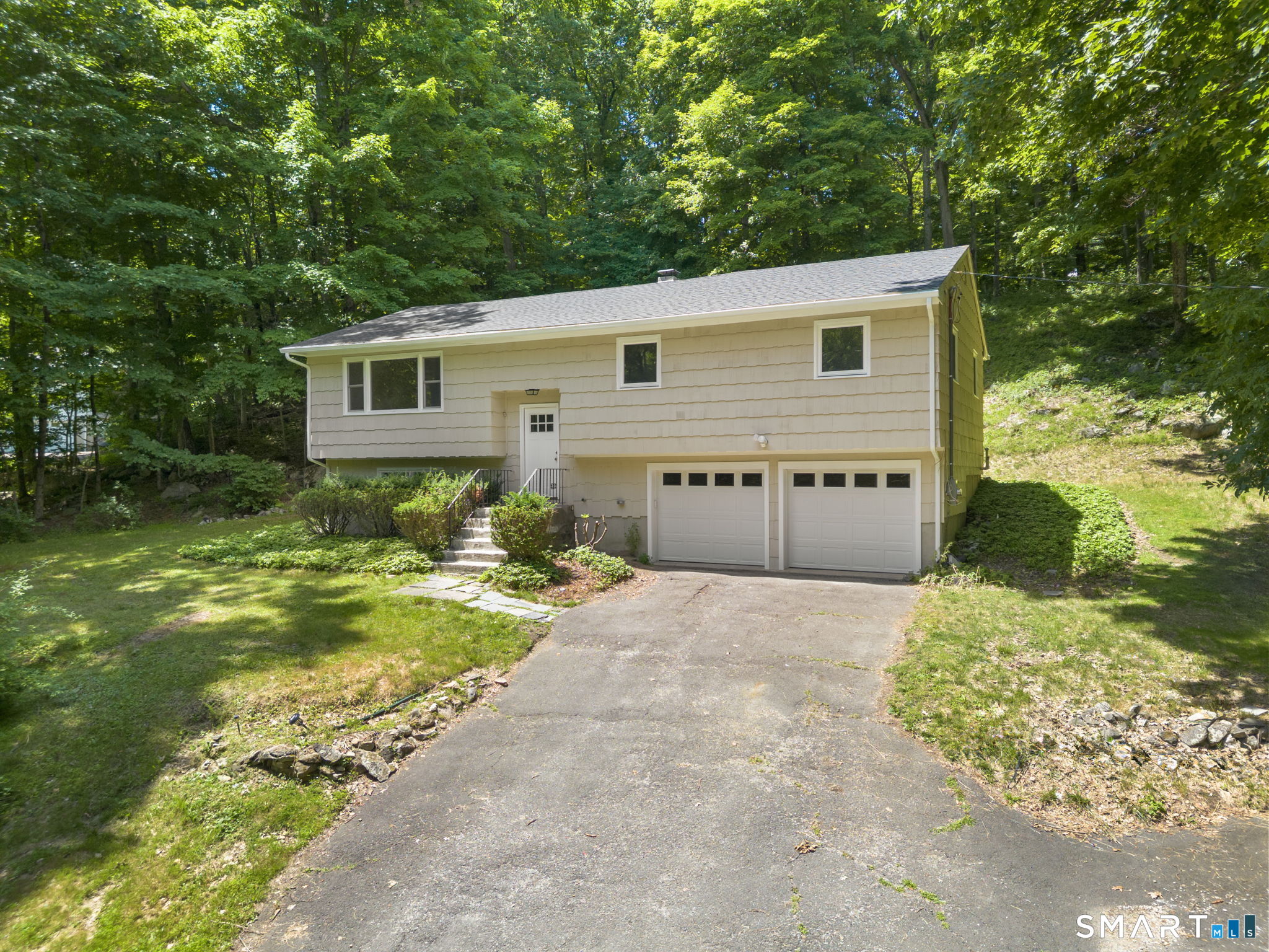 2 Oakwood Drive New Fairfield CT 06812